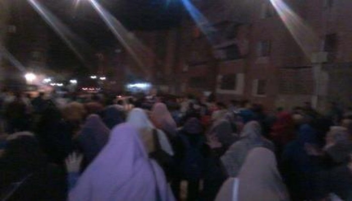 بالصور .. مسيرة ليلية ضخمة بالسويس يتقدمها صورة الرئيس الشرعي محمد مرسي