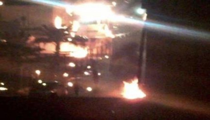 أنباء عن هجوم بالمولوتوق والنابلم على مدينة الضباط بسيدي بشر واحتراق عشرات السيارات