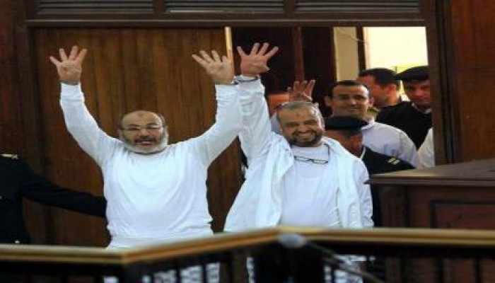 صورة وتعليق تبقي الأسود اسود والكلاب كلاب