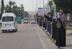 الاسكندريه تبدأ يومها بسلسله بشريه ببرج العرب