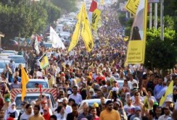 ثوار حلوان يحتفلون بحفظ أحد المتظاهرين للقرآن كاملاً خلال مشاركته في المسيرات