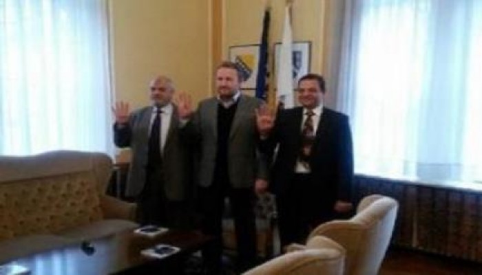 "خارجية" الانقلاب تحتج على رفع نجل "بيجوفيتش" شارة رابعة