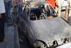 ثوار طنطا يشعلون النيران في سيارة ضابط شرطة