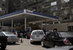 في عهد الانقلاب: أزمات البنزين والبوتاجاز وانقطاع الكهرباء تعصف بالمصريين