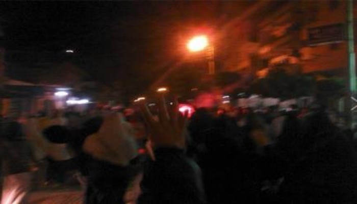 متظاهرو الإسماعيلية يهتفون: لمي كلابك يا داخلية لمي كلابك يا حربية