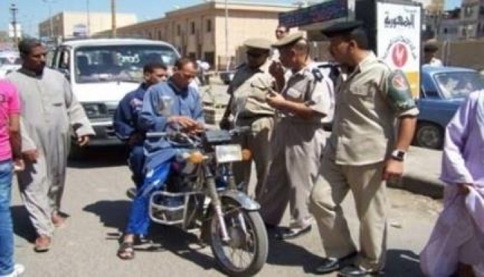 البحيرة .. أزمة الدراجات البخارية والتكاتك تشعل أزمة البنزين 80 بالمحافظة