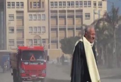 بالفيديو قوات أمن الانقلاب تعتدى على اعتصام سائقى الميكروباص بالفيوم