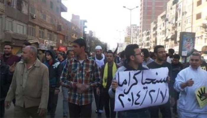 عشرات الآلاف يجوبون شوارع إمبابة في مليونية "الشعب يكمل ثورته"