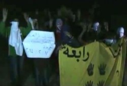 بالفيديو.. وقفة لعفاريت ضد اﻻنقلاب بجمعة الشعب يشعل ثورته ببئر العبد