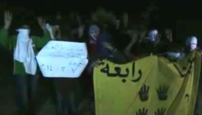 بالفيديو.. وقفة لعفاريت ضد اﻻنقلاب بجمعة الشعب يشعل ثورته ببئر العبد