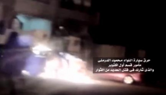 بالفيديو.. حرق سيارة اللواء محمود الدرملي (مأمور قسم أول 6 أكتوبر) أمام منزله
