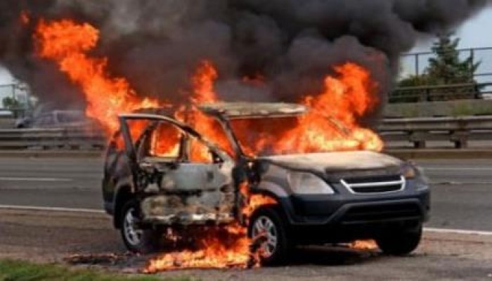 ويستمر التصعيد الثوري: مجهولون يشعلون النار في سيارة معاون مباحث ببورسعيد