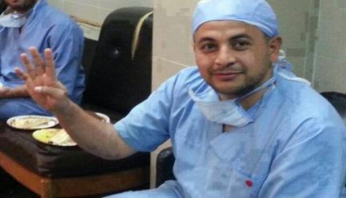 استشهاد الطبيب "محمود أبو طبيخ" إثر إصابته في ‫‏25يناير‬ برصاصة في الرأس