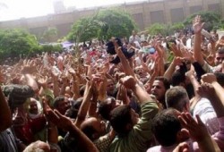 عمال "الغزل والنسيج" بالمحلة يضربون احتجاجا على تأخر صرف الأرباح
