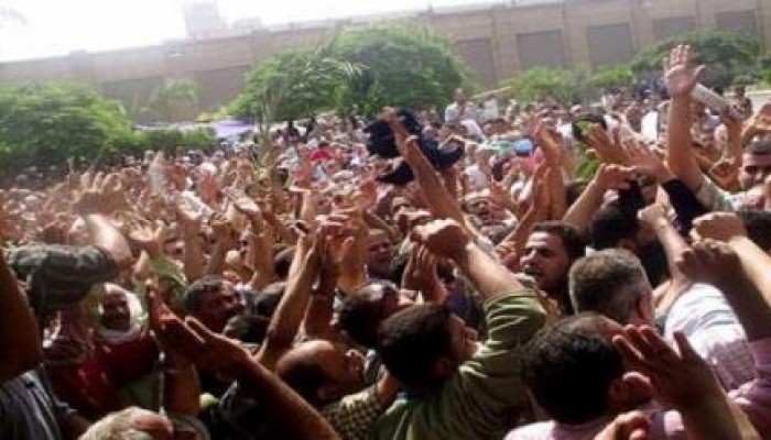 عمال "الغزل والنسيج" بالمحلة يضربون احتجاجا على تأخر صرف الأرباح