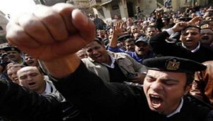 مأمور مركز نجع حمادي يهدد بفض اعتصام امناء الشرطة بالقوة على غرار فض رابعة والنهضة