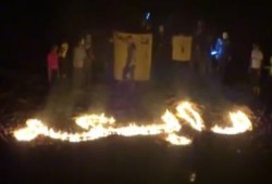 بالفيديو.. عفاريت ضد الانقلاب تكتب رابعة بالنار بئرالعبد شمال سيناء