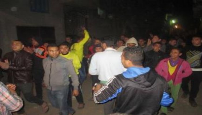 وقفة ليلية لعفاريت أبو حماد استمرارا لفعاليات الشعب يكمل ثورته