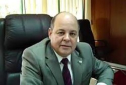 موريتانيون يرفعون شعار رابعة في وجه وزير الثقافة المصري فى موريتانيا مع هتاف ارحل يا خسيس