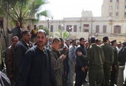 أمناء شرطة يحتجزون مدير الامن المركزي بدمنهور