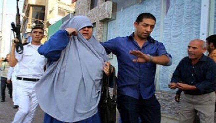 موقع أمريكي يحذر الانقلابيين من مغبة استمرار اعتقال النساء