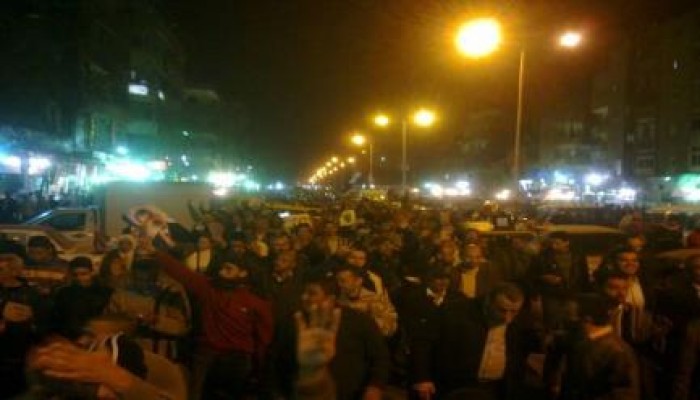 بالصور: حشود هائلة بعد انضمام مسيرتي عين شمس والمطرية معا في ذكرى تنحي المخلوع
