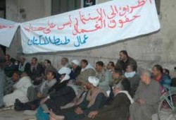 تظاهرات لعمال "غزل شبين" و"طنطا للكتان" أمام مجلس الوزراء