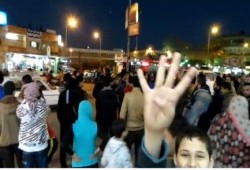 بالفيديو.. وقفة امام مول القصاص بالعريش رفضا للانقلاب العسكرى