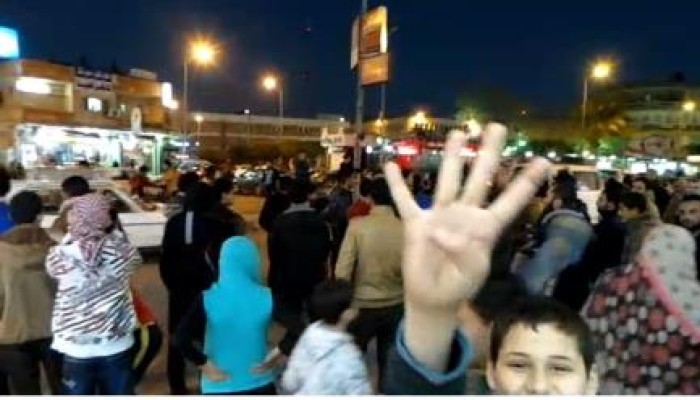 بالفيديو.. وقفة امام مول القصاص بالعريش رفضا للانقلاب العسكرى