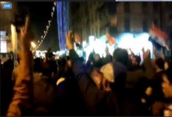 بالفيديو .. مسيرة ليلية بالمنصورة تجوب الترعة واداب وأحمد ماهر رفضا للعسكر