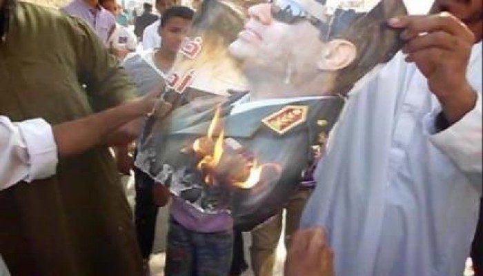 " مليونية رابعة أيقونة الثورة " الثوار يحرقون صور السيسي بالمطرية