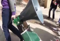 بالفيديو  اهالى حلوان يخترعون اصغر منصة صوت للمسيرات الصغيره والخطره