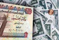 خبراء يحذرون مصر من استمرار الاقتراض وطباعة النقد