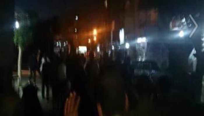 متظاهرو الإسماعيلية يهتفون:اثبت ياريس خليك حديد وراك مليون شهيد