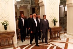 أبو زهري: كل حواراتنا مع الرئيس مرسي كانت بحضور المخابرات