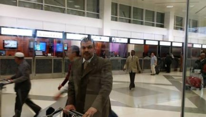 محمد بدر يغادر القاهرة ويؤكد اشعر بقرب نصر الله