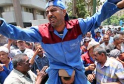 لليوم الثانى.. إضراب عمال نظافة طنطا للمطالبة بـ"الأدنى للأجور"