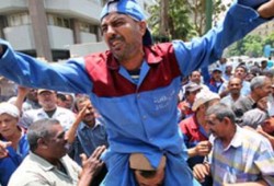 لليوم الثانى.. إضراب عمال نظافة طنطا للمطالبة بـ"الأدنى للأجور"