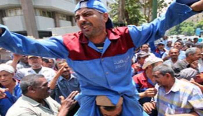 لليوم الثانى.. إضراب عمال نظافة طنطا للمطالبة بـ"الأدنى للأجور"