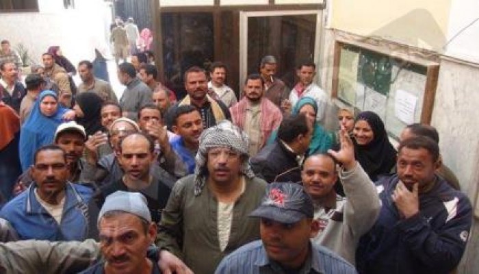 اعتصام العاملين بشركة مياه الشرب والصرف الصحي بمحافظة الشرقية