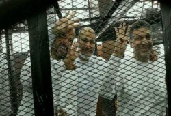 البلتاجى و ياسين و حجازى يرفعون رابعه خلف قضبان الانقلاب (صورة)