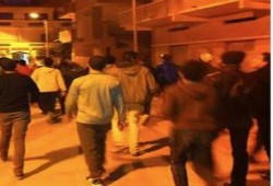 متظاهرو الإسماعيلية بعد منتصف الليل يهتفون: "الشعب يريد إسقاط النظام"