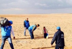 طفل ذو أربعة أعوام يعبر الصحراء وحيدًا في سوريا