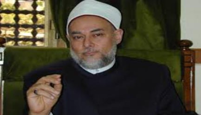 بالفيديو متصل ذكي يُحرج علي جمعة ويسأله:ما حكم من أباح قتل مسلم واتهمه بالنفاق والكفر