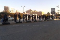 شباب ضد الانقلاب ينظمون سلاسل ممتدة أمام فيلا المحافظ الانقلابى ب‏الفيوم‬