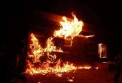 مجهولون يضرمون النيران فى نقطة شرطة جهينة ردا على انتهكات الداخلية