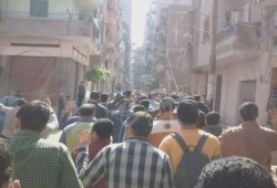 طلاب جامعة الزقازيق ينطلقون بمسيرة مفاجئة عند موقف المنصورة بالزقازيق