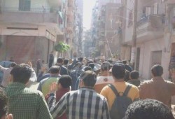 طلاب جامعة الزقازيق ينطلقون بمسيرة مفاجئة عند موقف المنصورة بالزقازيق