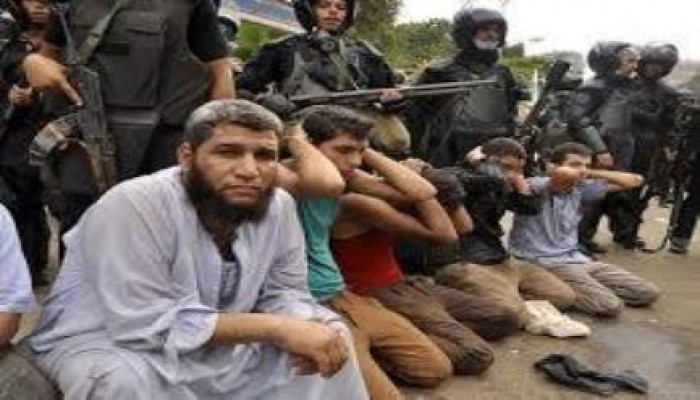 ضابط لأحد محامي معتقلي "فض رابعه": "ارجع مكانك بدل ما أضربك بالنار وملكش ديه عندي"