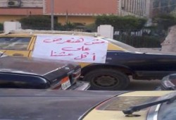 بالصور.. استمرار اعتصام سائقوا التاكسي أمام مجلس المدينة بالمحله الكبرى بسبب أزمة الوقود